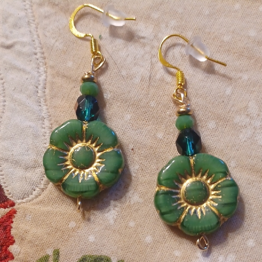 Chic Green Floral Drop Earrings